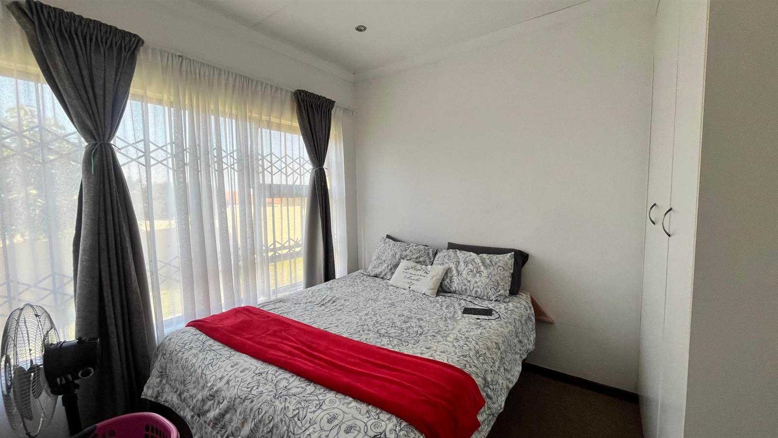 3 Bed House in Jackaroo Park photo number 13