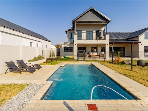 5 Bedroom House 5 Bedroom House