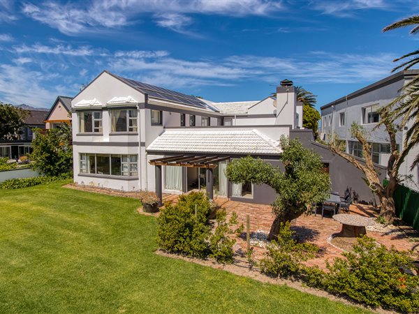 5 Bedroom House 5 Bedroom House