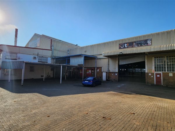 8 000  m² Industrial space