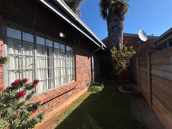 2 Bedroom Townhouse 2 Bedroom Townhouse