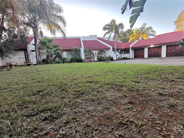 5 Bed House in Rustenburg Central