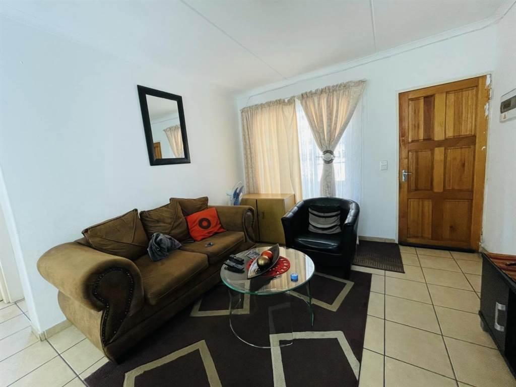 2 Bed Apartment in Duvha Park photo number 2