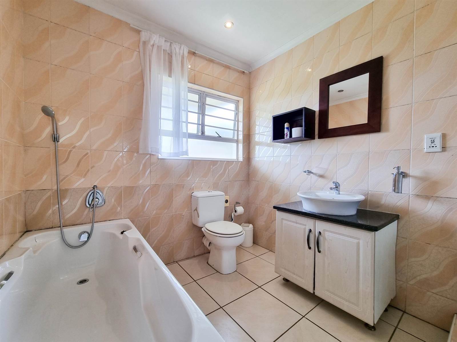 12 Bed House in Umhlanga Rocks photo number 17