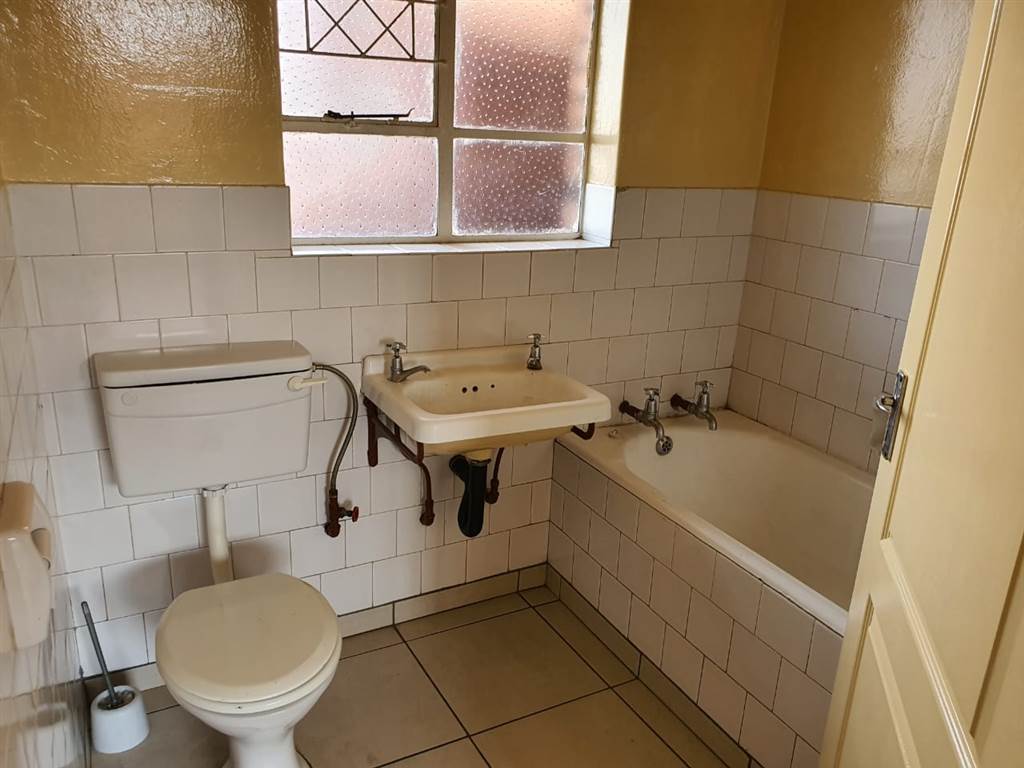 2 Bed Apartment in Brakpan Central photo number 6