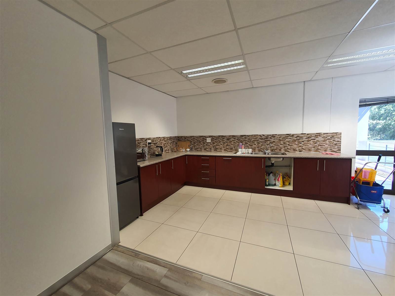 270  m² Commercial space in Greenstone Hill photo number 11