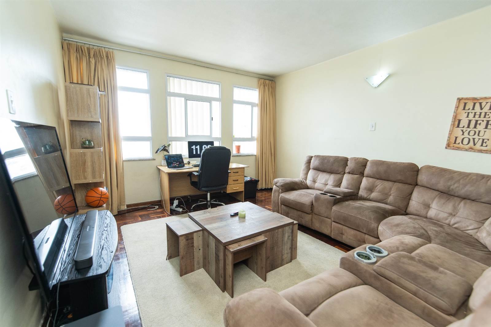 1 Bed Apartment in Port Elizabeth Central photo number 4