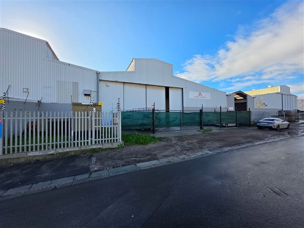 790 m² Industrial space 790 m² Industrial space