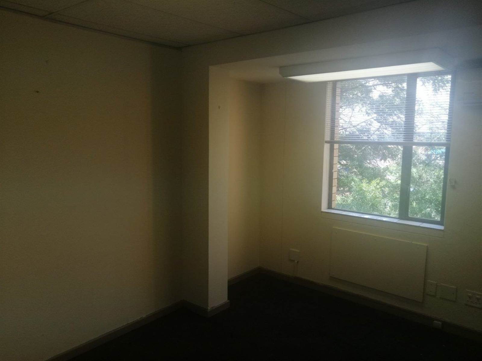 128  m² Office Space in Montana photo number 11