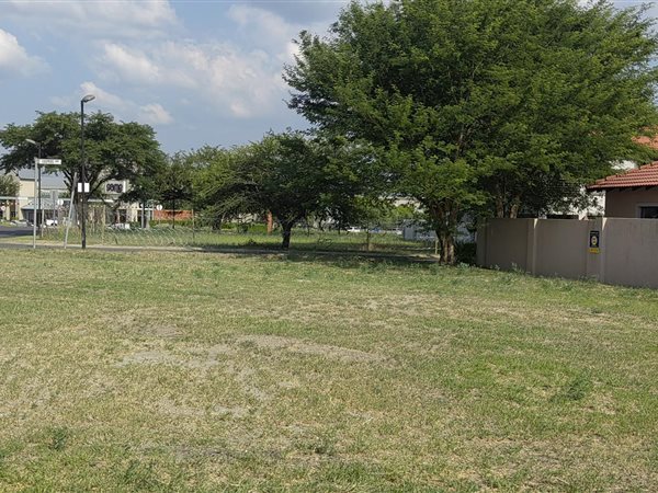 525 m² Land available in Brits Central