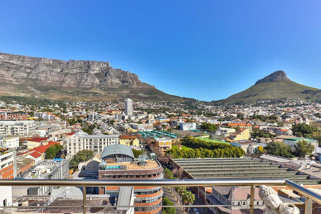 1 Bed Apartment in Cape Town City Centre photo number 1