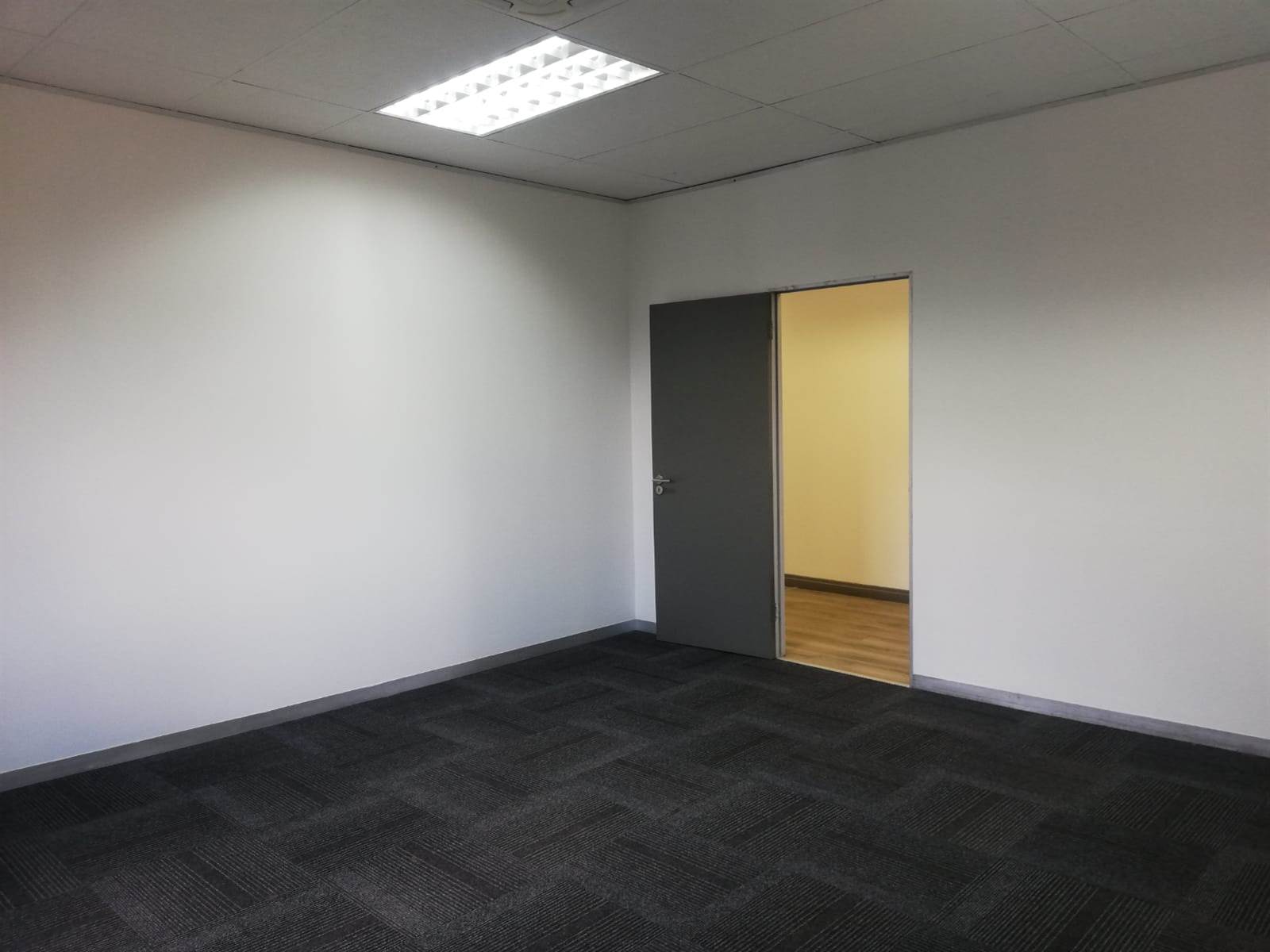 550  m² Commercial space in Rivonia photo number 13