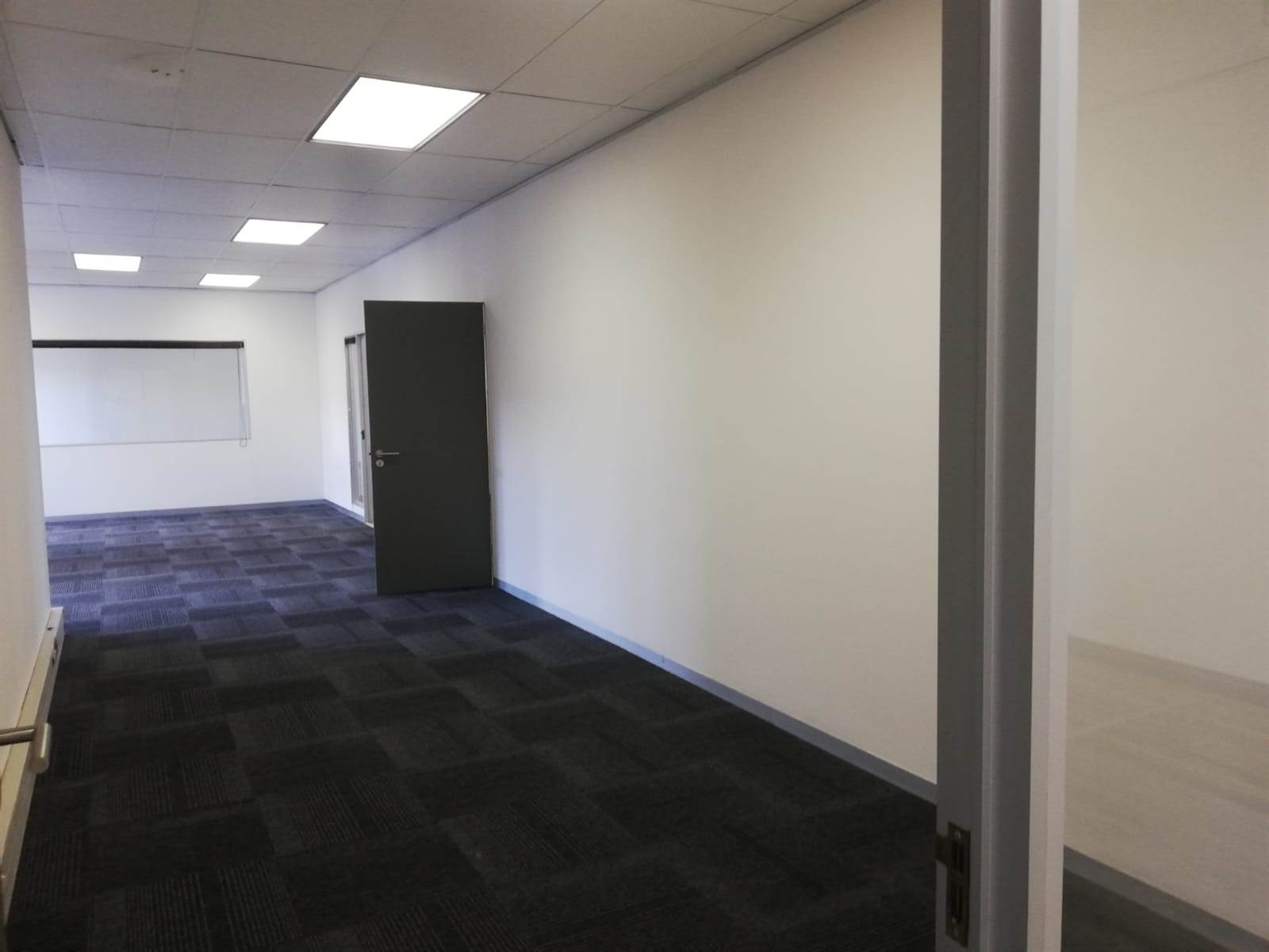 550  m² Commercial space in Rivonia photo number 10