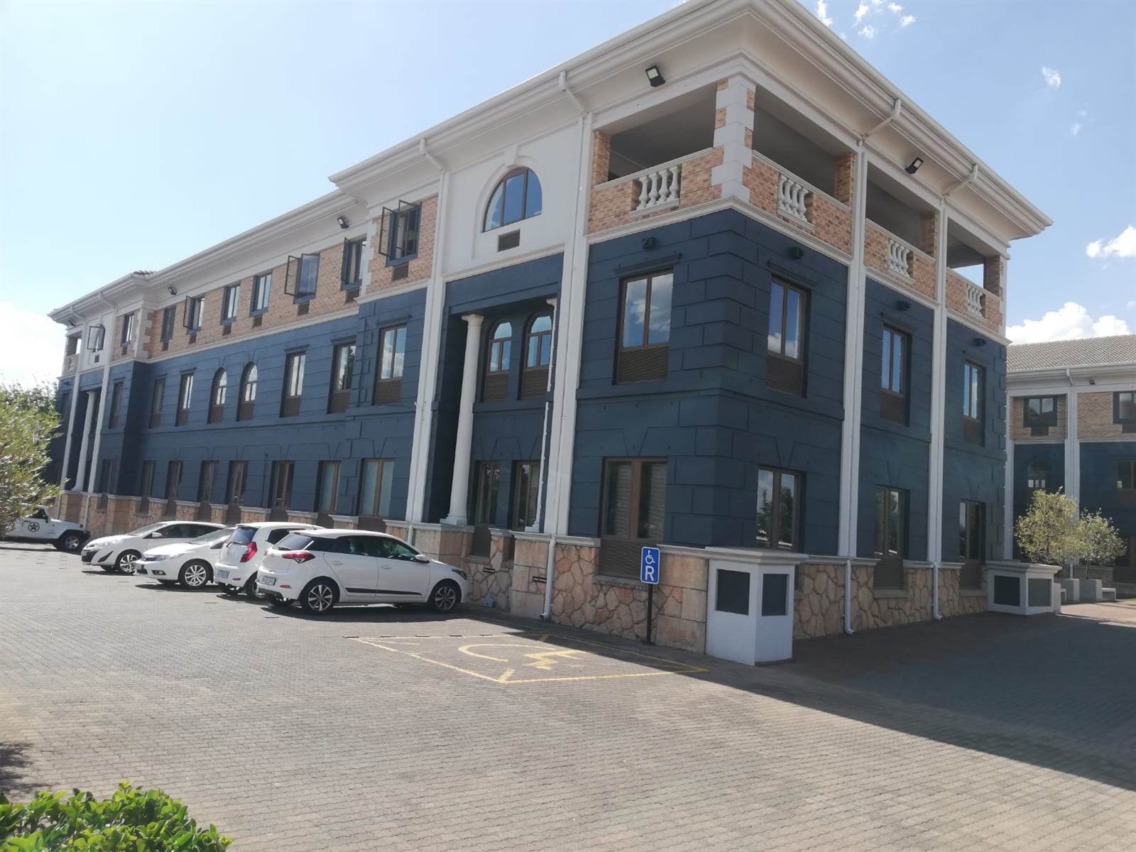 550  m² Commercial space in Rivonia photo number 1