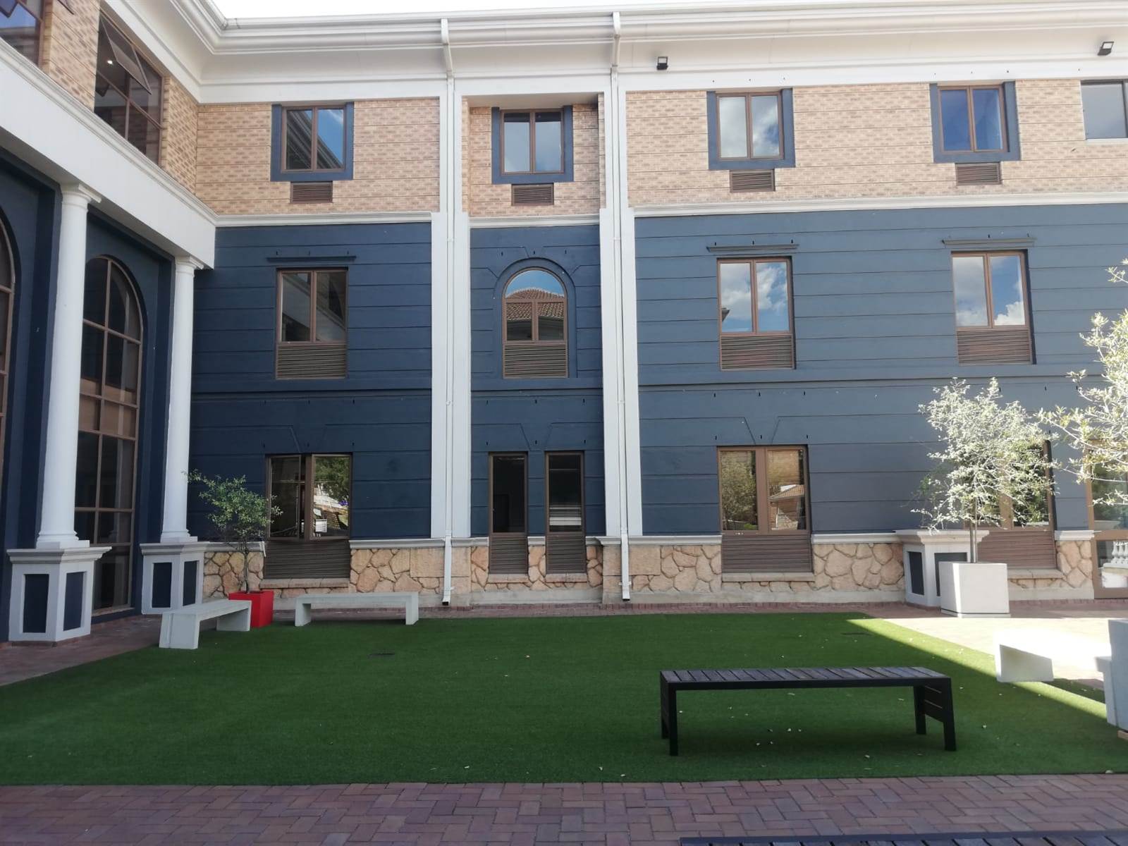 550  m² Commercial space in Rivonia photo number 3