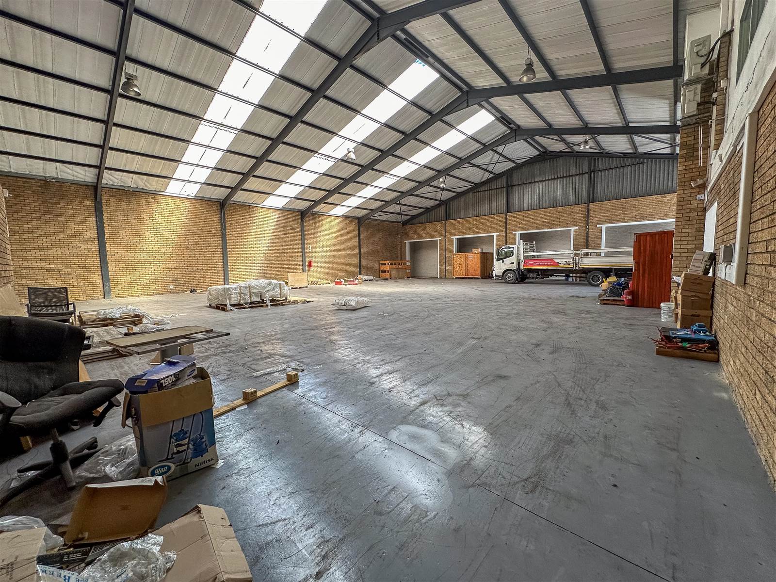 845  m² Industrial space in Airport Industria photo number 5