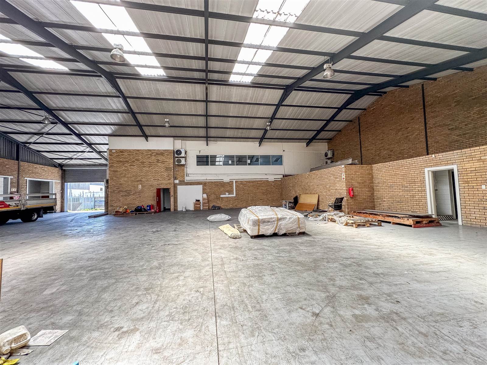 845  m² Industrial space in Airport Industria photo number 11
