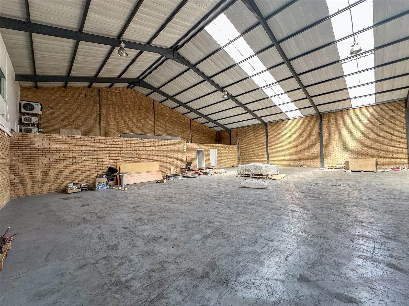 845  m² Industrial space in Airport Industria photo number 4