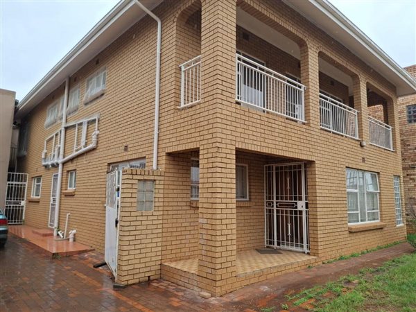 6 Bedroom House 6 Bedroom House