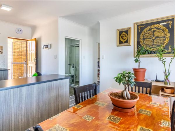 2 Bedroom Flat 2 Bedroom Flat