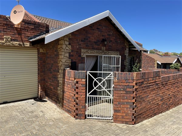 2 Bedroom Townhouse 2 Bedroom Townhouse