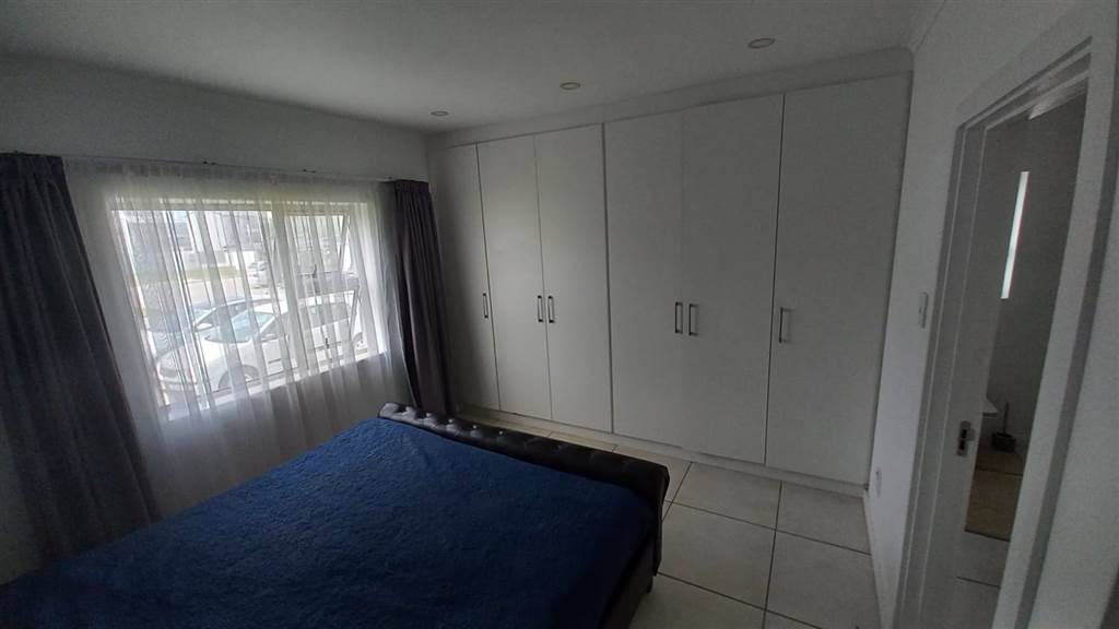 2.5 Bed Townhouse in Pinelands photo number 12