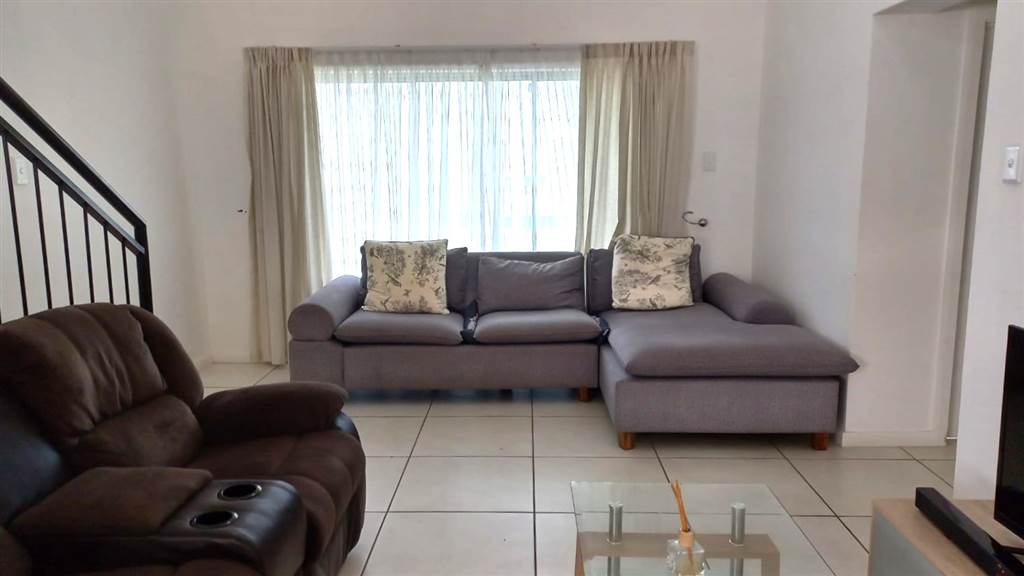 2.5 Bed Townhouse in Pinelands photo number 4