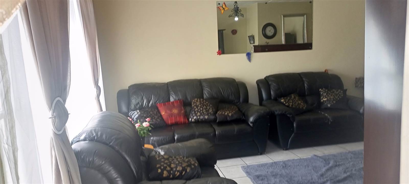 2 Bed Apartment in New Redruth photo number 3