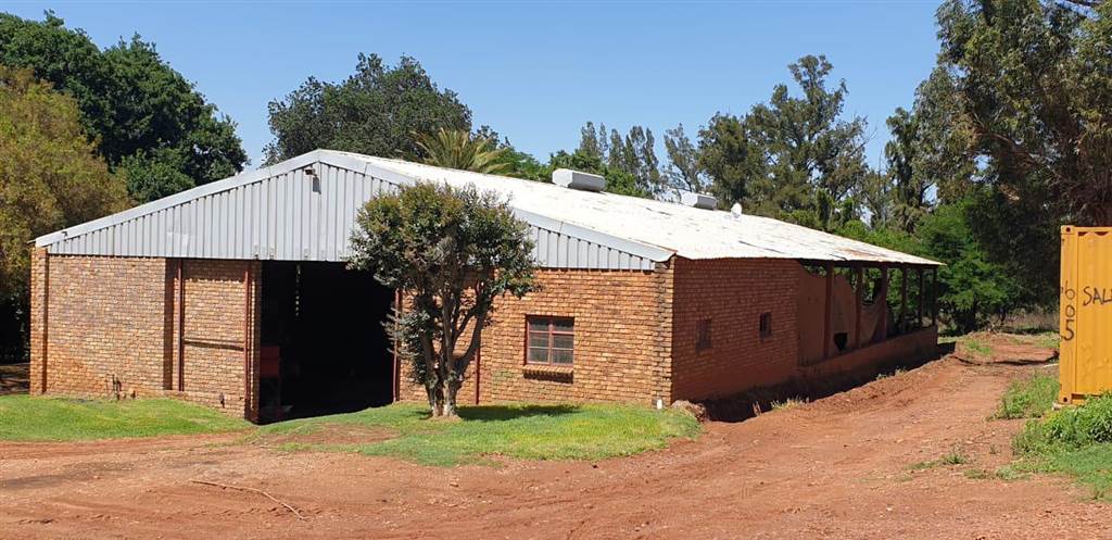 725 ha Farm in Grootfontein Estate photo number 11