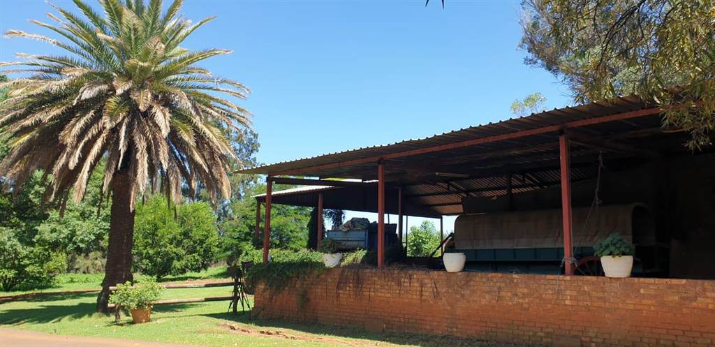 725 ha Farm in Grootfontein Estate photo number 13