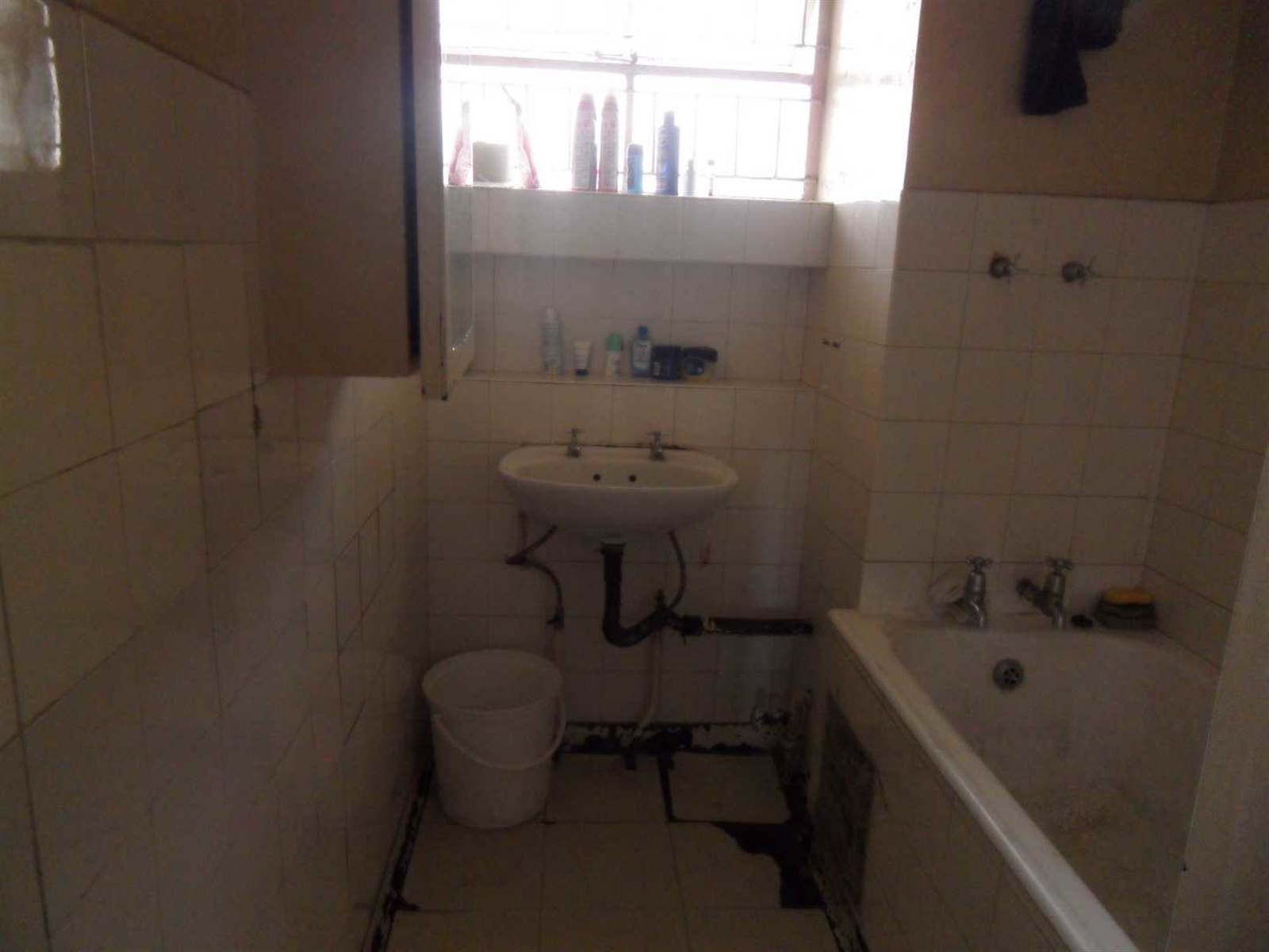 1 Bed Apartment in Yeoville photo number 8