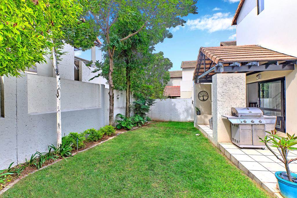 3 Bed Townhouse in Lonehill photo number 23