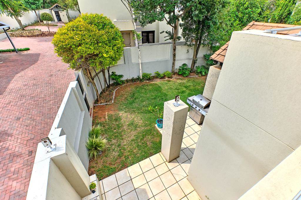 3 Bed Townhouse in Lonehill photo number 22