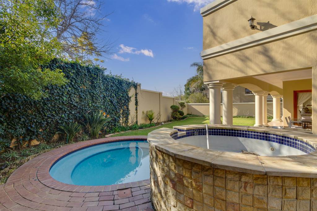 5 Bed House in Lonehill photo number 10
