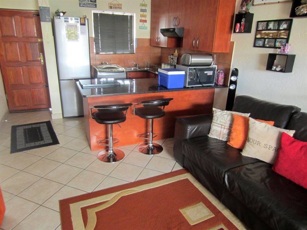 2 Bed Flat in Waterval East photo number 6