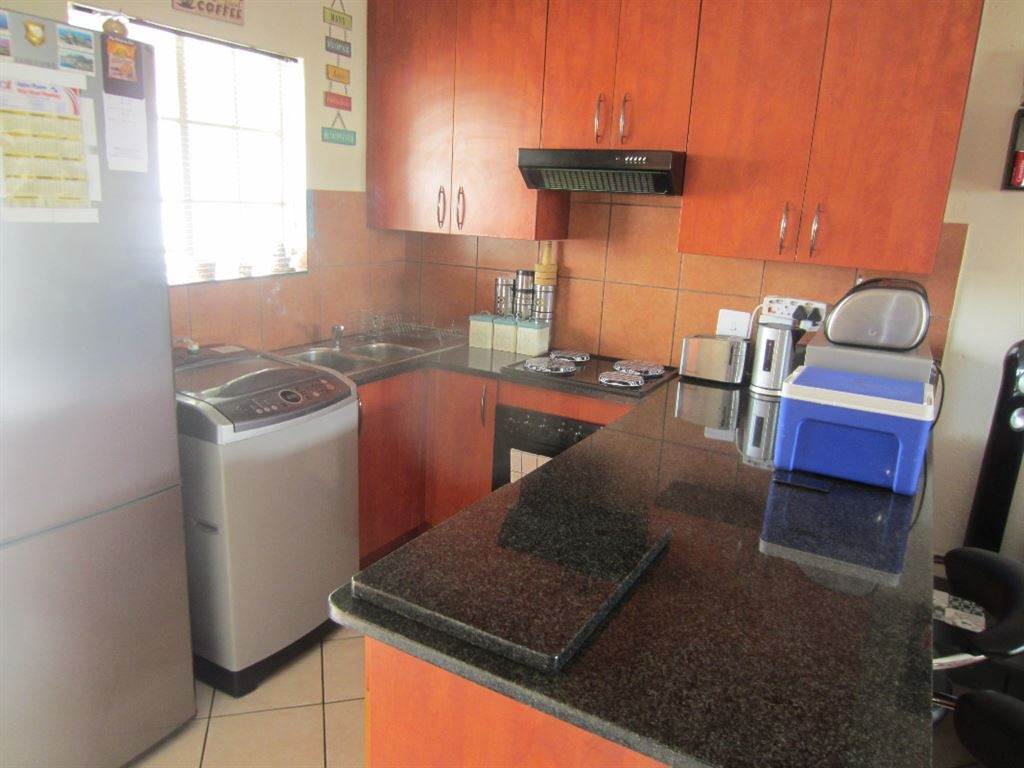 2 Bed Flat in Waterval East photo number 4