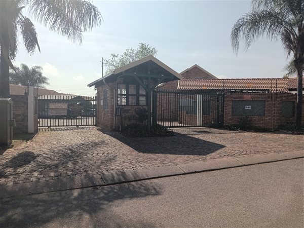 2 Bedroom Townhouse 2 Bedroom Townhouse