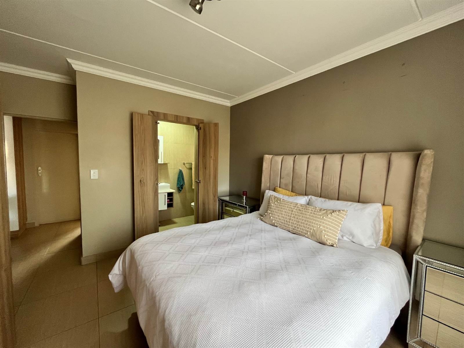 2 Bed Apartment in Pretoria West photo number 27