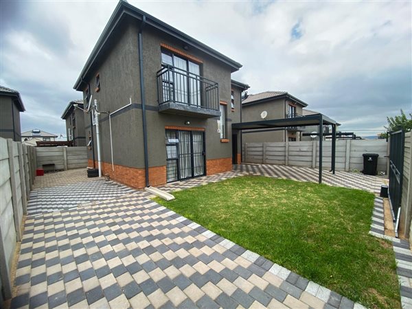 4 Bed House in Leopards Rest Security Estate