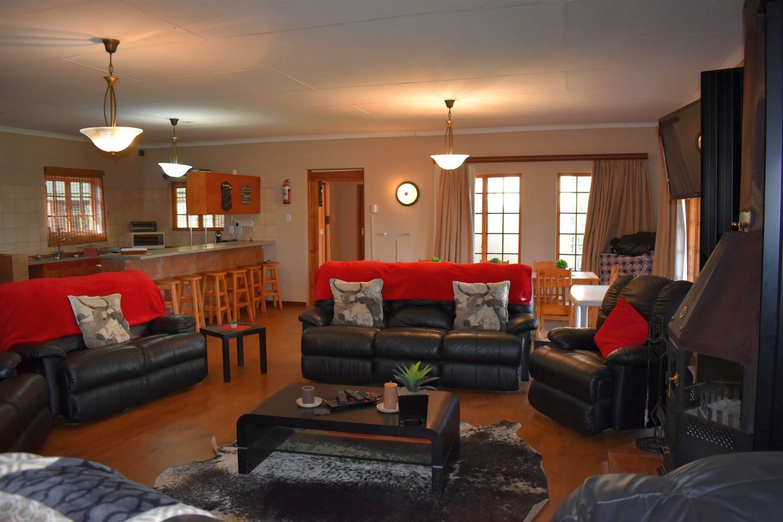 4 Bed House in Dullstroom photo number 3