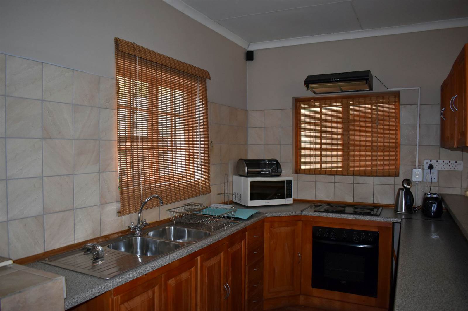 4 Bed House in Dullstroom photo number 5