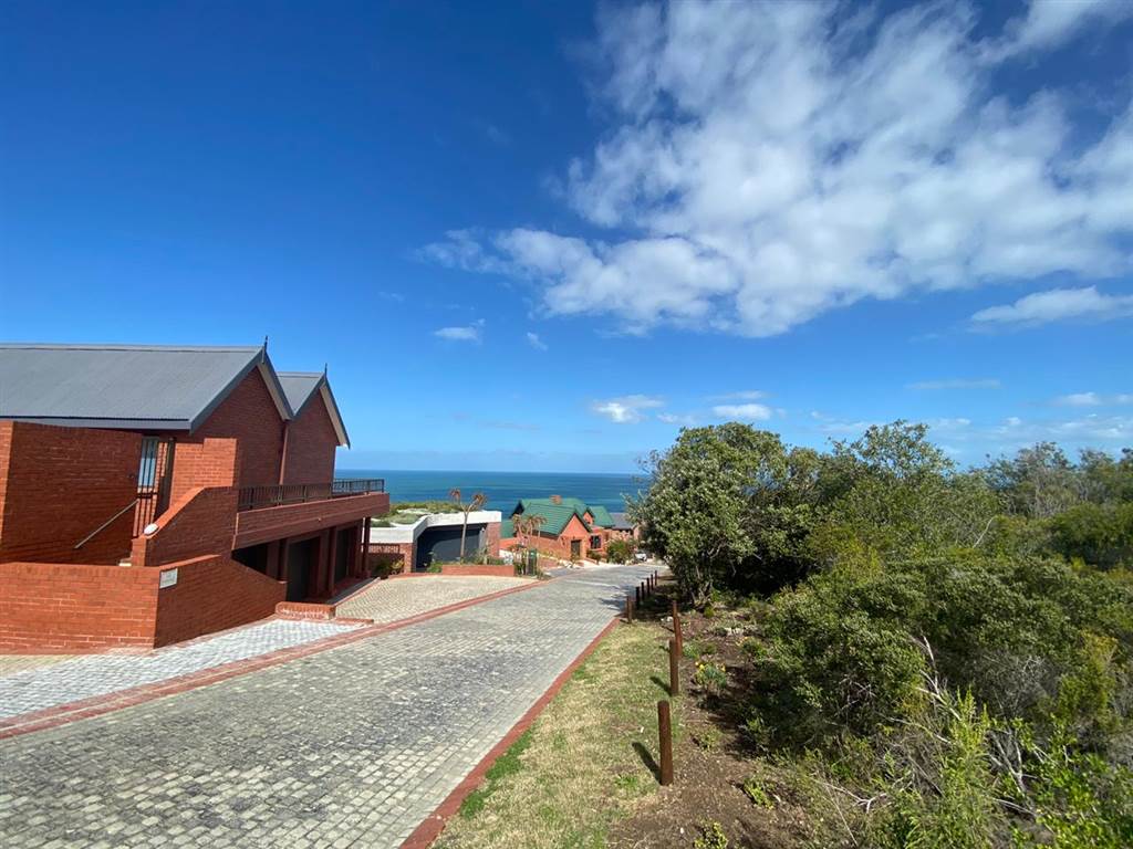 936 m² Land available in Herolds Bay photo number 7