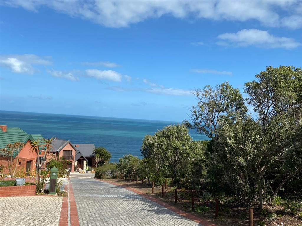 936 m² Land available in Herolds Bay photo number 9