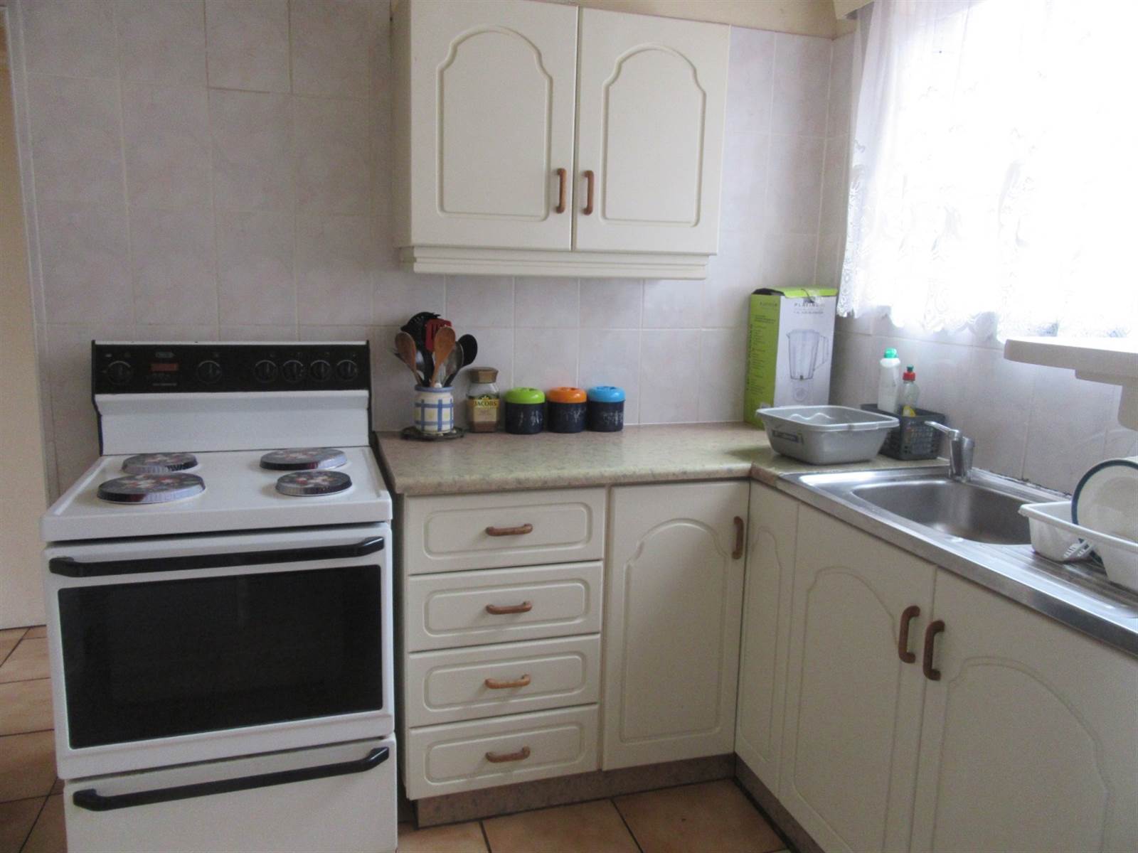 1 Bed Apartment in Scottburgh Central photo number 11