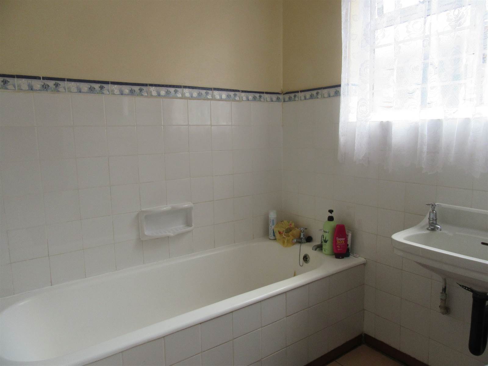 1 Bed Apartment in Scottburgh Central photo number 19