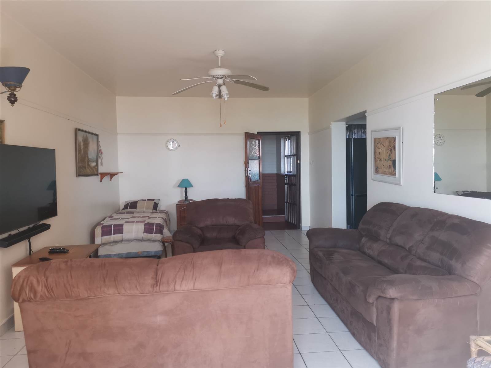 2 Bed House in Scottburgh Central photo number 7