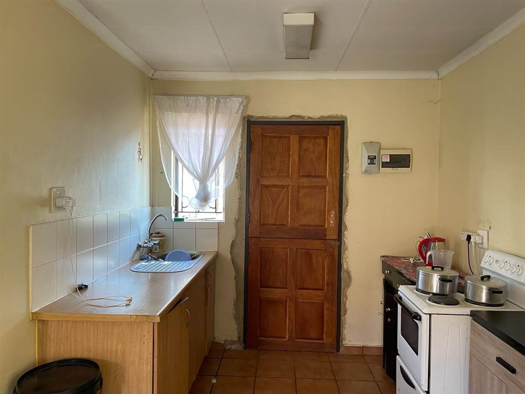 2 Bed House in Boitekong photo number 3