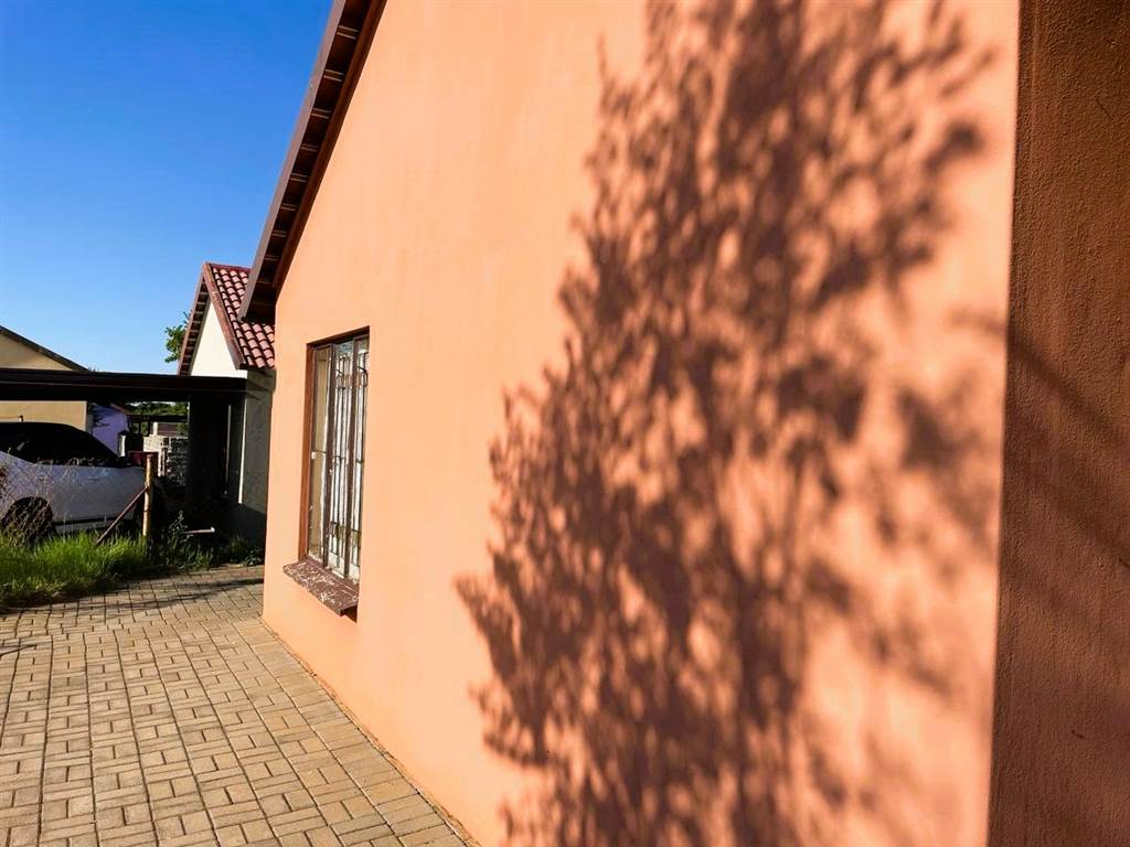 2 Bed House in Boitekong photo number 14
