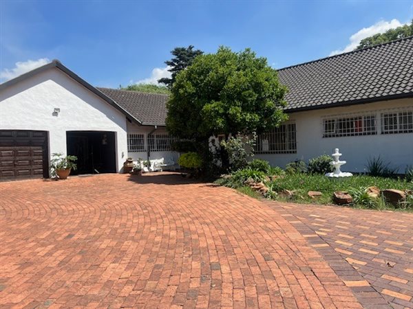 4 Bedroom House 4 Bedroom House