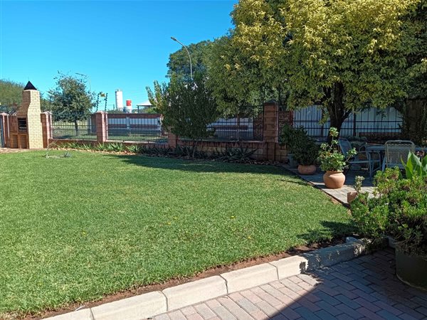 1070  m² Commercial space in Greenside